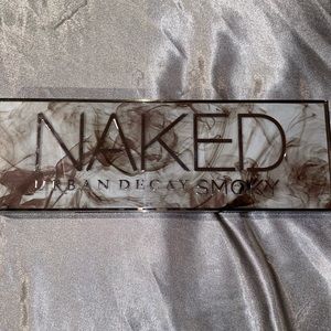 Naked Smokey palette